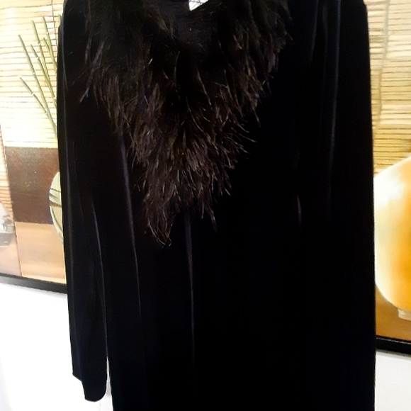 PATRA Velvet Duster/Coat with Ostrich Feather Trim - Picture 2 of 5